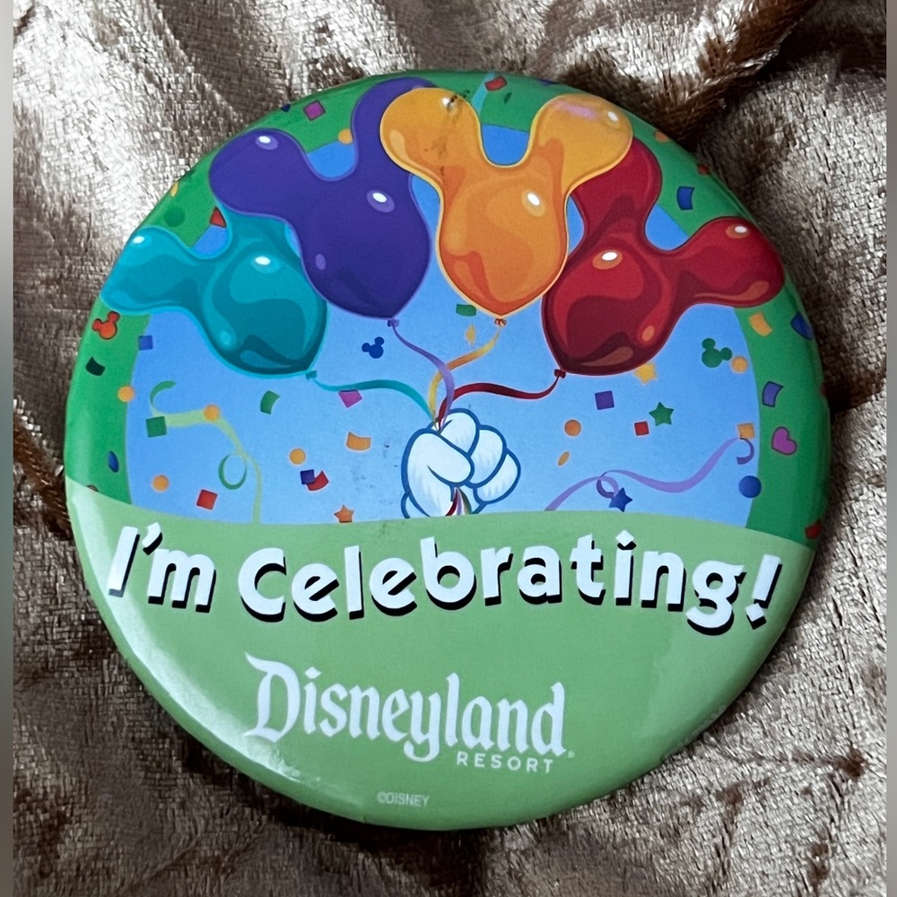 Disney Resort Button “I’m Celebrating” 🎉